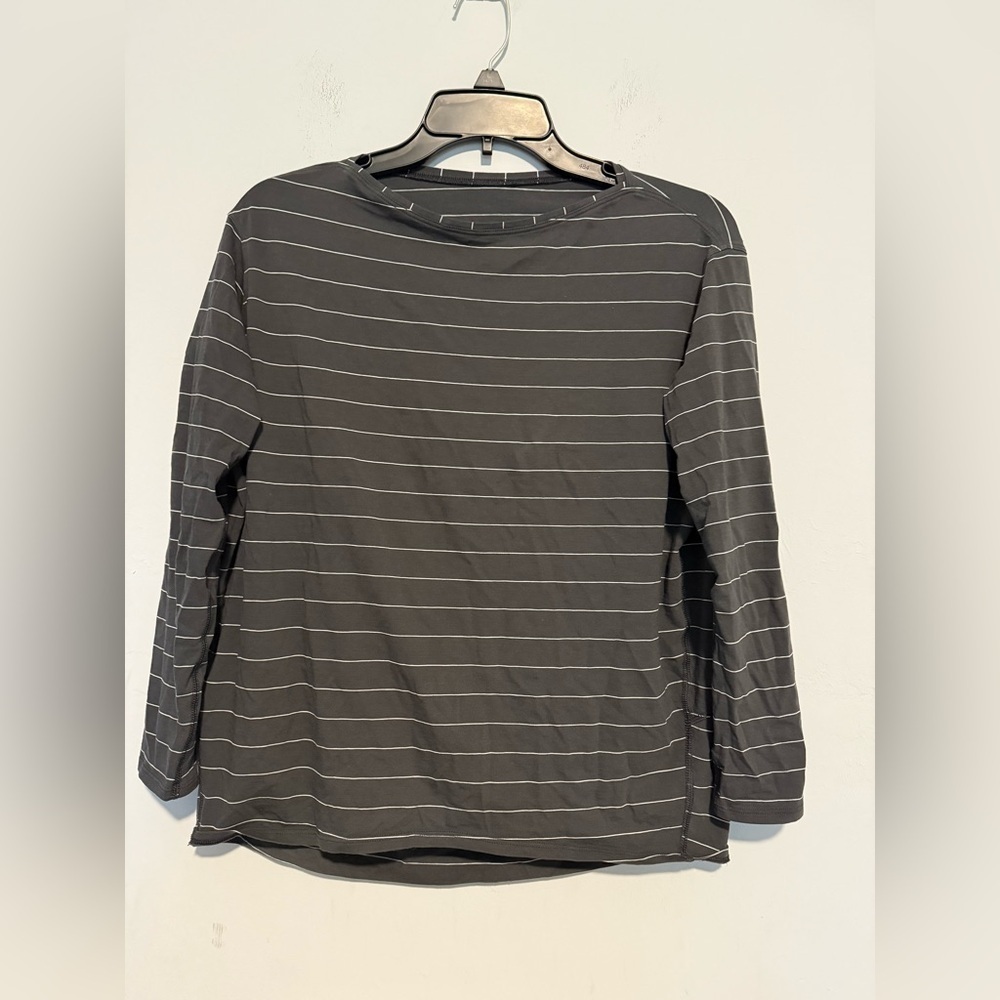 Lululemon Womens Striped Long Sleeves Boat Neck Pullover Shirt Gray (pit-22'')